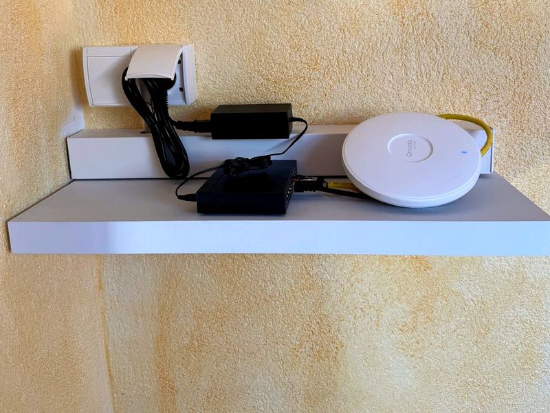 Netzwerk-Switch und WLAN-Access-Point aus einem Auftrag, zusammengefasst auf einem Wandboard